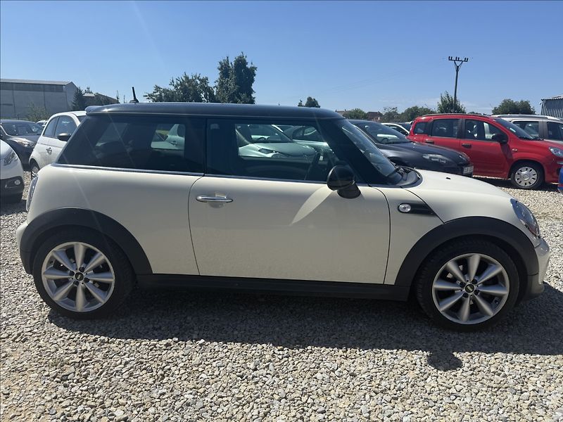 Mini Cooper 1,6 90kW PANORAMA,XENONY, A/T - fotka 4 z 22
