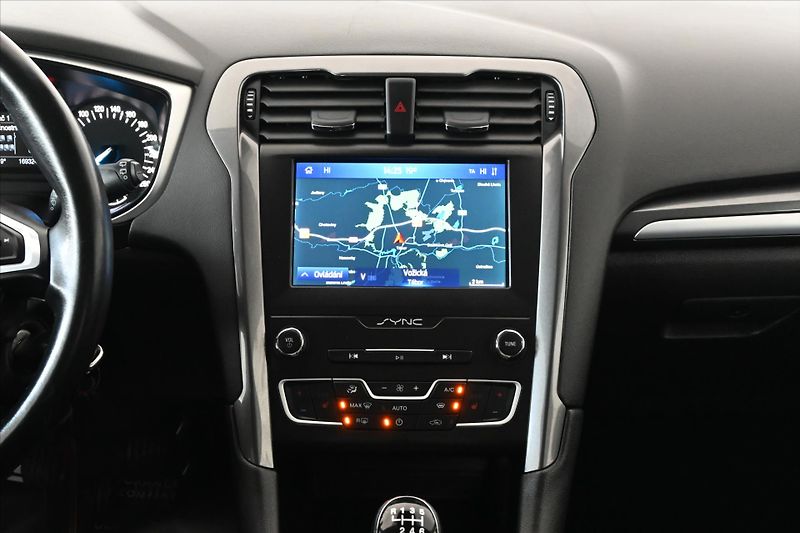 Ford Mondeo 2,0 EcoBlue 110 kW Business Zá - fotka 12 z 29