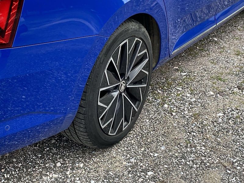 Škoda Superb (2022) Combi 2,0 TSI 4x4 DSG L&K - fotka 19 z 45