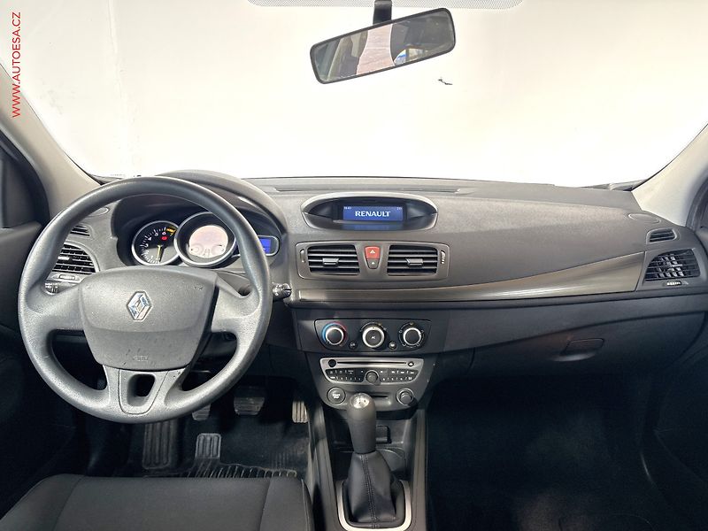 Renault Mégane (2009) 1.6i, ČR, AC - fotka 8 z 14