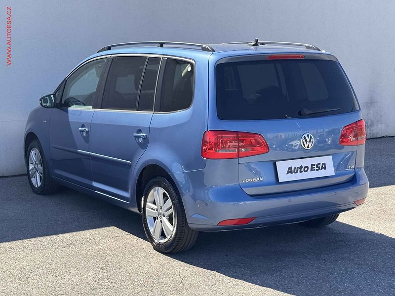 Volkswagen Touran (2012) 1.6TDi, DSG, parnor, navi - fotka 4 z 17