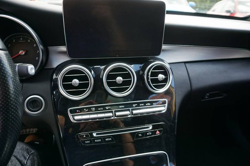 Mercedes-Benz Třídy C (2017) C 400 4 MATIC - fotka 23 z 37