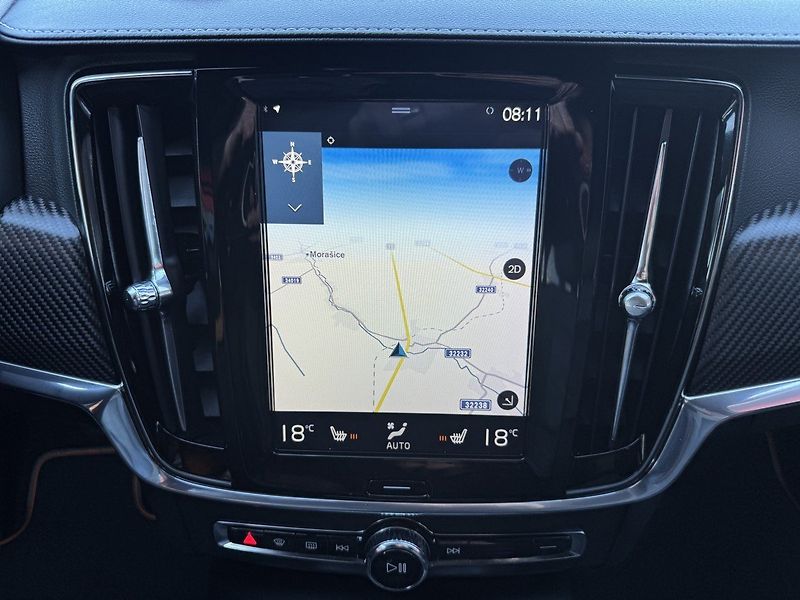 Volvo V90 (2018) 2.0D AWD Ocean Race LED - fotka 10 z 46