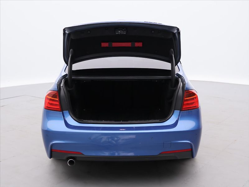 BMW Řada 3 2,0 320d 135 kW CZ M Paket - fotka 9 z 29