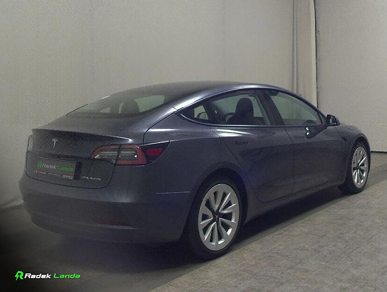 Tesla Model 3 (2021) AWD | Dual Motor, Tažné 1000kg - fotka 2 z 5