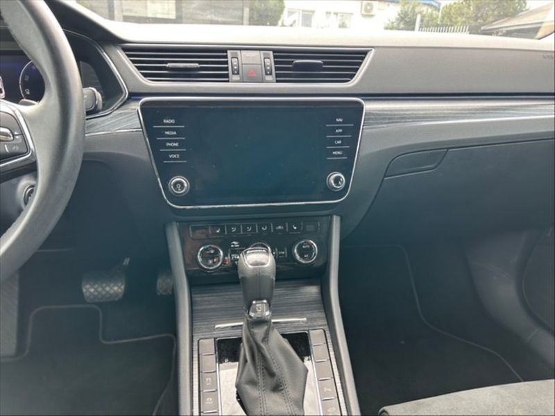 Škoda Superb 2,0 TDI Style 4x4 DSG - fotka 10 z 11