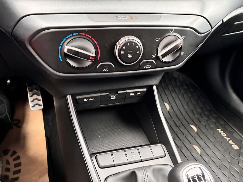 Hyundai Bayon 1.2i 62kW PLAY ČR REZERVACE - fotka 21 z 31