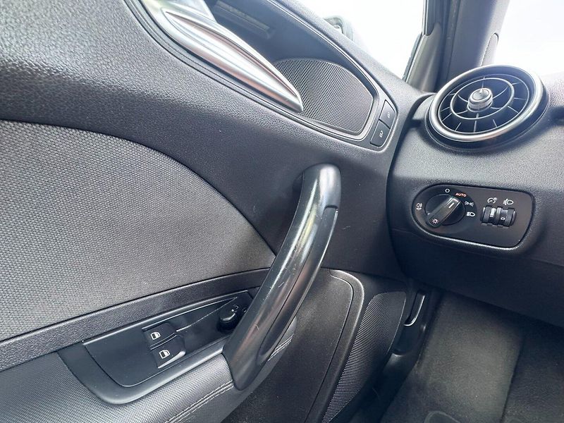 Audi A1 (2011) 1,2 TFSI 63 KW NOVÁ SPOJKA STK - fotka 28 z 50