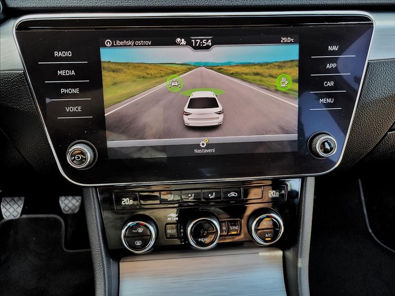 Škoda Superb 1,5 zálohováno - fotka 25 z 50