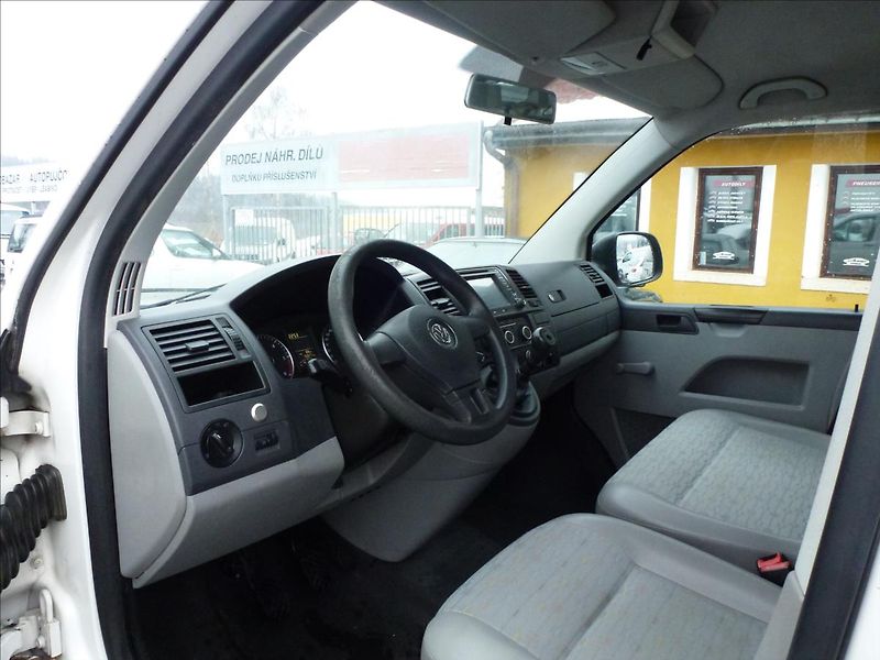 Volkswagen Transporter 2,0 TDi 9 míst - fotka 14 z 36