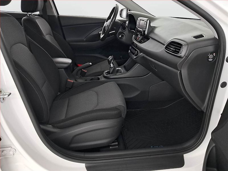 Hyundai i30 (2017) 1.6 CRDi, Serv.kniha, Tempomat - fotka 9 z 16