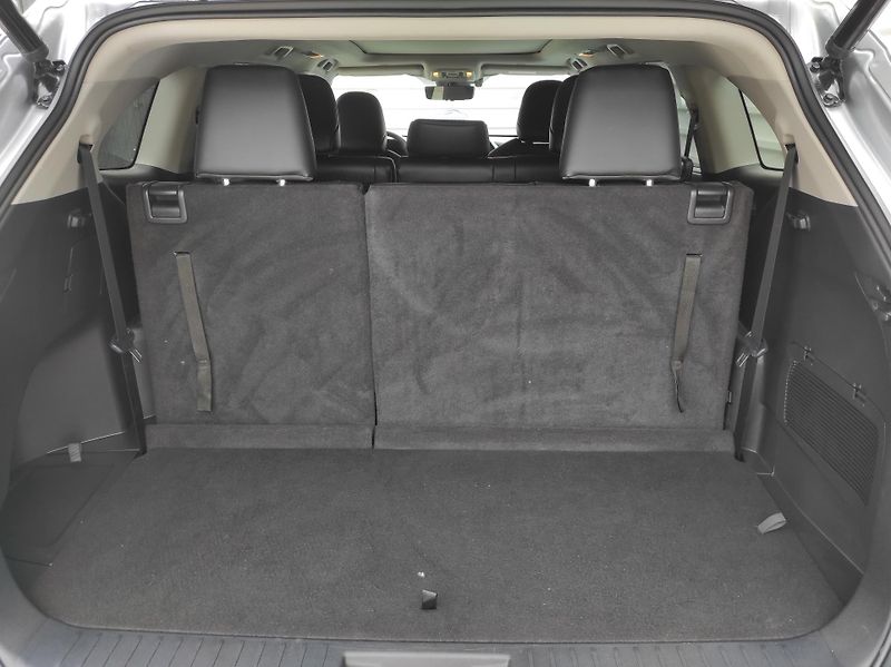 Toyota Highlander 2.5e-CVT HEV 7míst, AWD - fotka 49 z 59