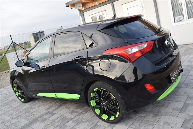 Hyundai i30 1,6 CRDi 81KW BALCK & LIME - fotka 7 z 48