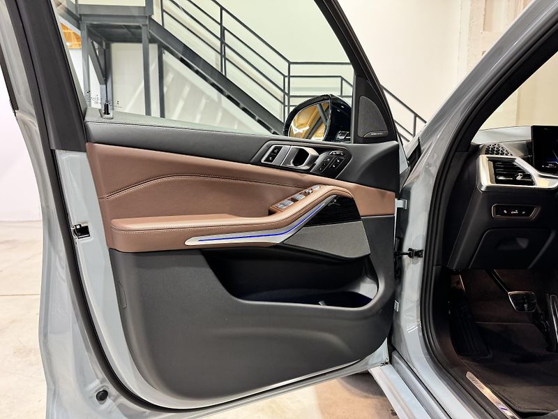 BMW X7 (2024) xDrive 40d mHEV A/T - fotka 11 z 18