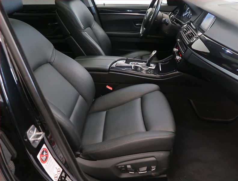 BMW Řada 5 (2014) 530d xDrive, 4X4, Automat - fotka 9 z 17