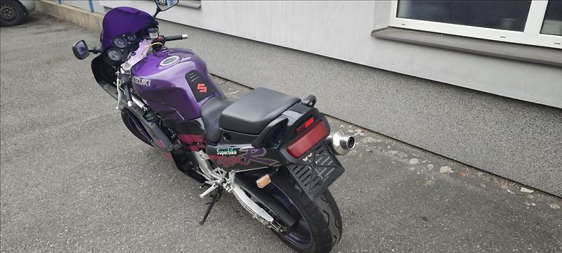 Suzuki GSX-R750 0,7 - fotka 5 z 6