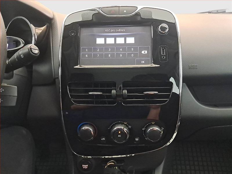 Renault Clio (2015) 1.5 dCi, Navi, Tempomat - fotka 12 z 17
