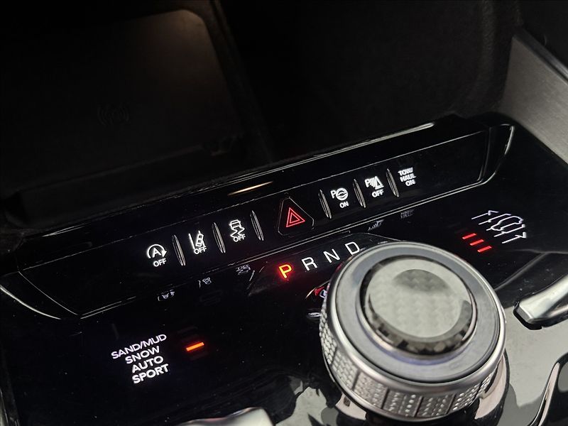 Jeep Wagoneer 5,7 V8 VZDUCH 7-MÍST DPH 360° - fotka 30 z 60