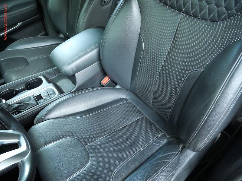 Hyundai Santa Fe (2019) 2.2 CRDi 4x4, 7míst, AT, LED - fotka 9 z 25