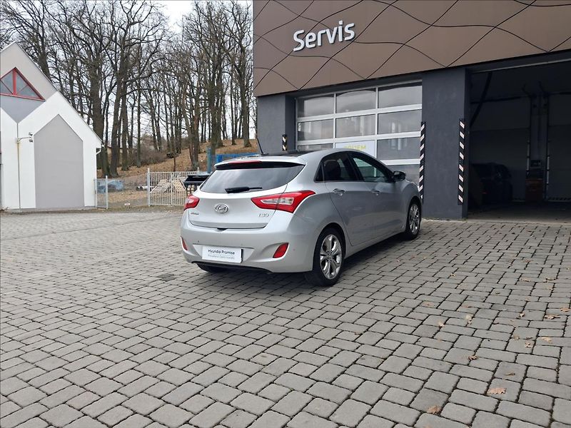 Hyundai i30 1,6 GDI AT Weekend PANORAMA - fotka 2 z 19