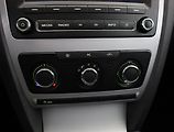 Škoda Octavia (2011) Ambiente 1.8 TSI, Tempomat - náhled 10