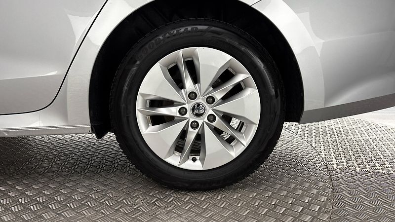 Škoda Octavia 2.0 TDI Ambition Combi - fotka 18 z 26
