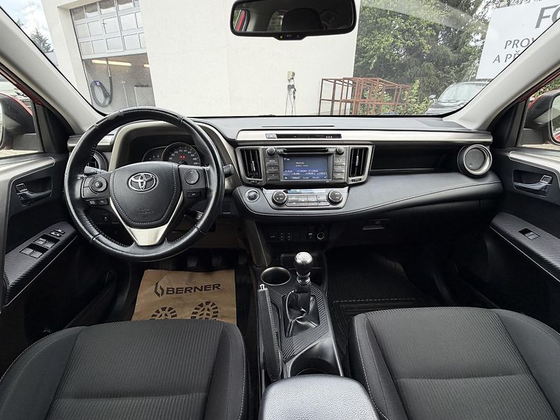 Toyota RAV4  2.2 D-4D 110 kW Active 4x4 - fotka 9 z 23