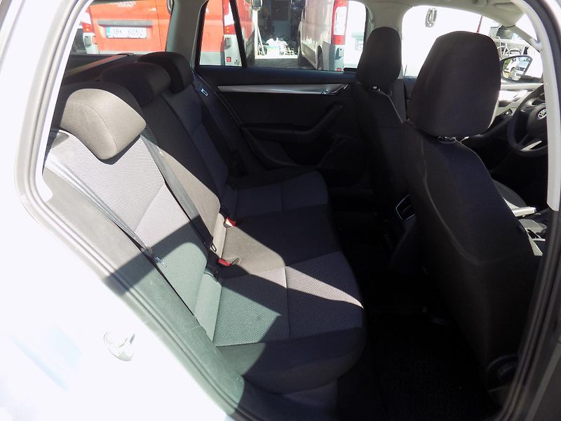 Škoda Octavia 1,6 TDI 81 KW NOVÉ ROZVODY!!! - fotka 25 z 38