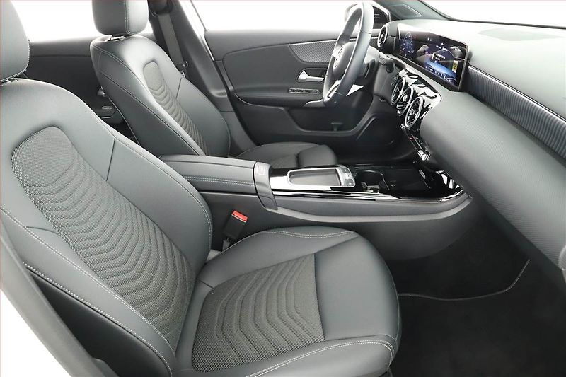 Mercedes-Benz Třídy A (2025) A 200 - fotka 7 z 25