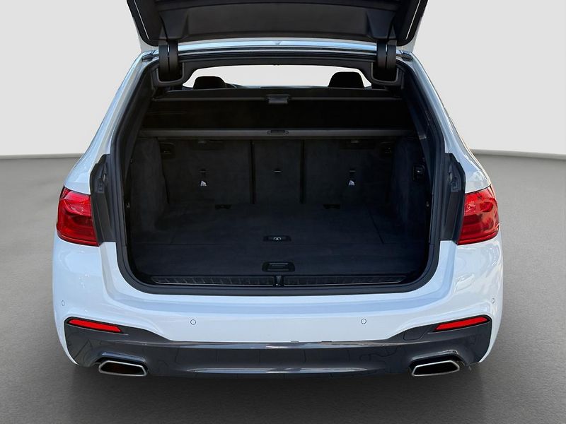 BMW Řada 5 540d xDrive Touring - fotka 20 z 21