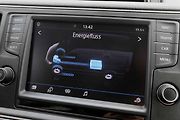 Podobně jako v jiných elektromobilech jsou v menu multimediálního systému také ukazatele toku energií