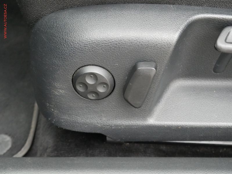 Volkswagen Passat (2010) 2.0TDi, Bixen, navi, STK3/28 - fotka 16 z 16