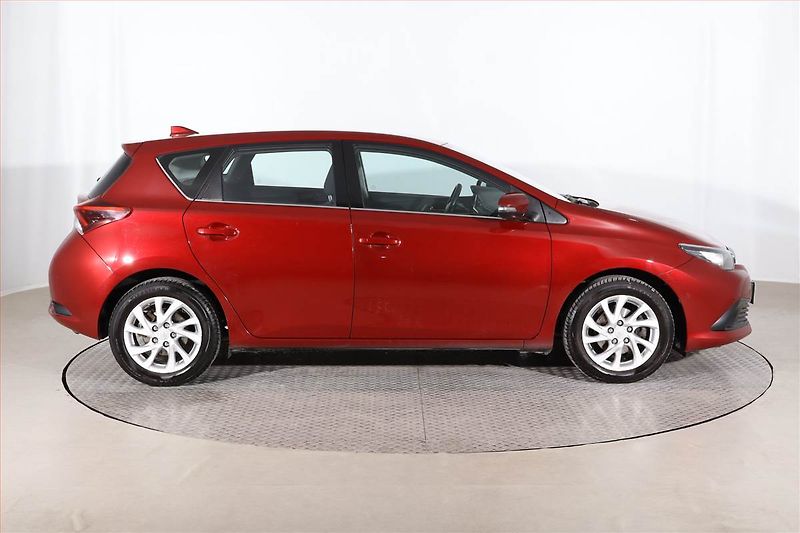 Toyota Auris (2018) 1.6 Valvematic, Serv.kniha - fotka 6 z 24