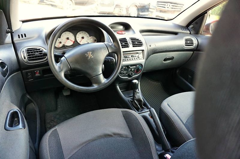 Peugeot 206 (2008) 206 GENERATION 1.4 55 kW - fotka 20 z 30