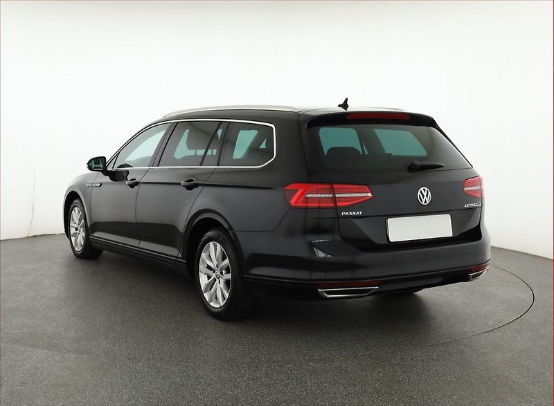 Volkswagen Passat (2015) Comfortline 2.0 TDI, Automat - fotka 4 z 17