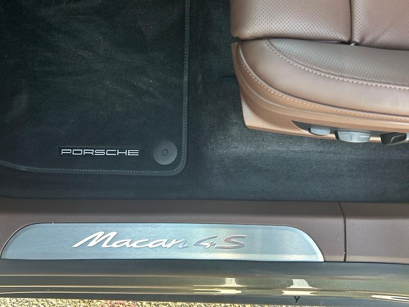 Porsche Macan 4S Electric - fotka 19 z 30