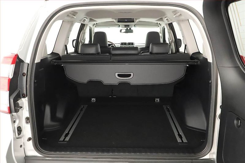 Toyota Land Cruiser (2017) 2.8 D-4D - fotka 19 z 20