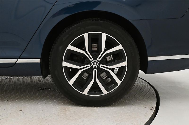 Volkswagen Passat 1,4 GTE TSI 160 kW DSG SoH 92% - fotka 33 z 33