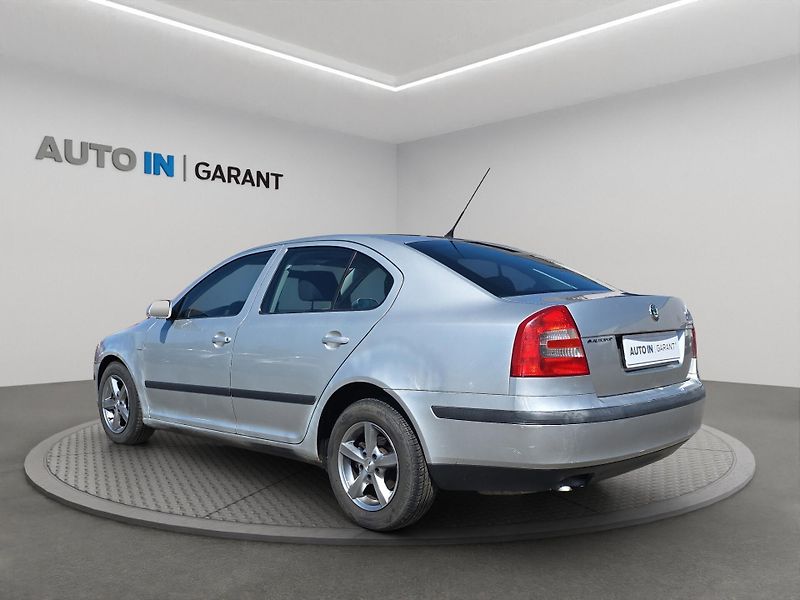 Škoda Octavia (2004) 1.9 TDi 77kw, ČR - fotka 7 z 16