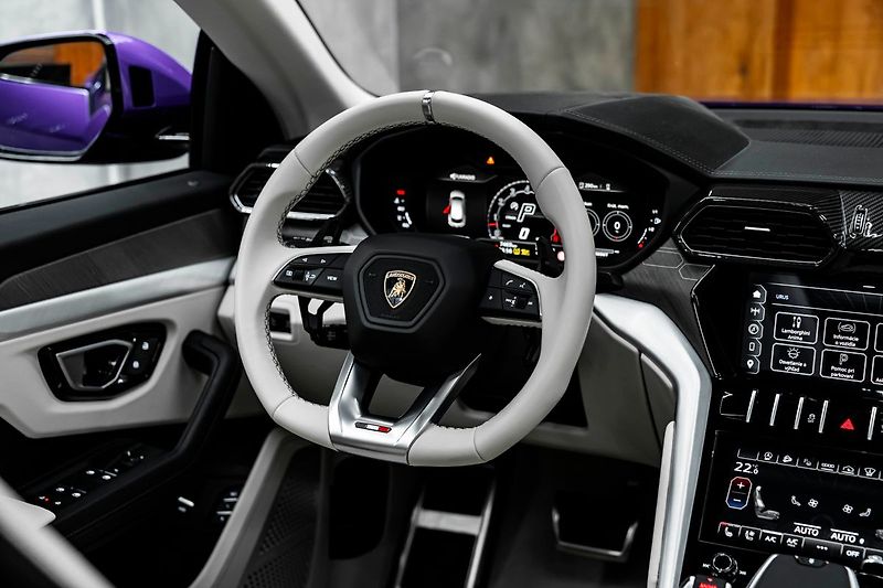 Lamborghini Urus - fotka 15 z 34