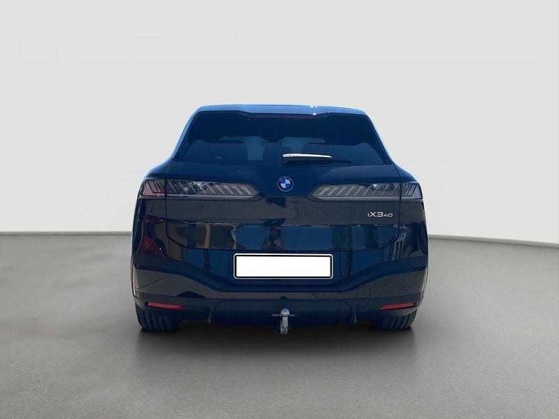 BMW iX3 40 HuD DrvAss+ ParkAssPro Taž - fotka 7 z 12