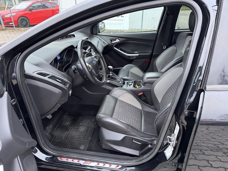 Ford Focus 2.0 ST 184 kW ČR odp. DPH - fotka 6 z 18