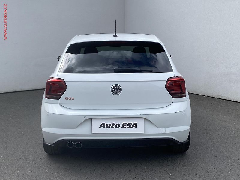 Volkswagen Polo (2018) 2.0TSi, GTi, DSG, LED - fotka 5 z 17