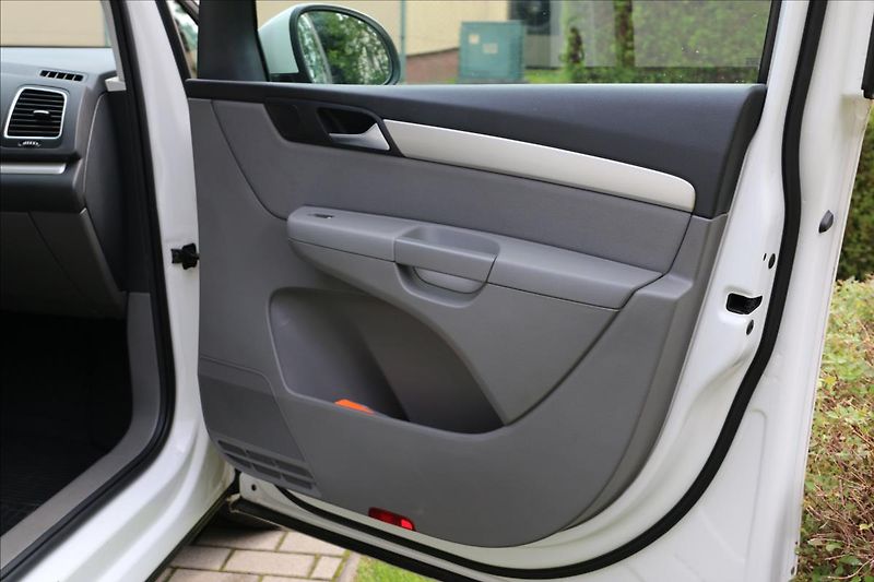 Seat Alhambra 2,0 103KW,AUTOMAT - fotka 34 z 55