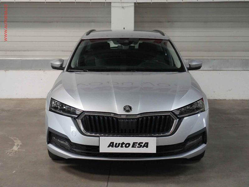 Škoda Octavia (2021) 2.0 TDi, Ambition, DSG, navi - fotka 2 z 21