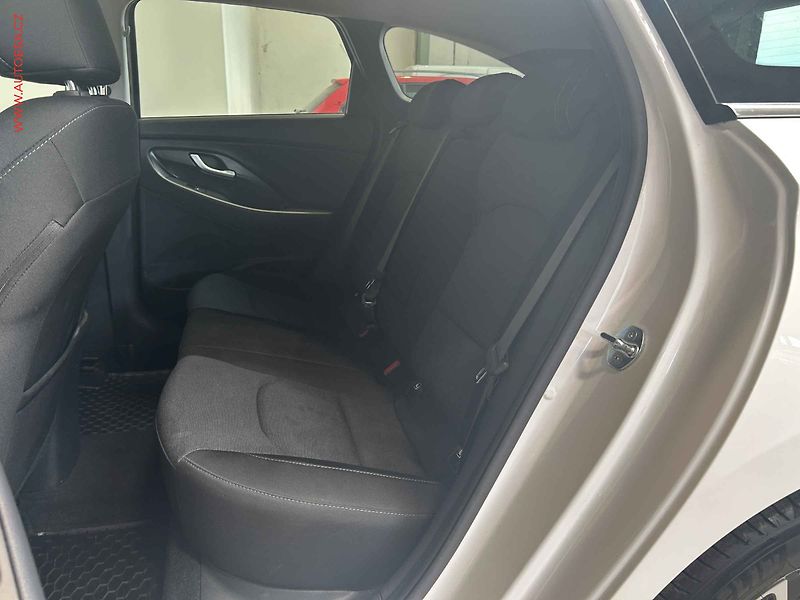 Hyundai i30 (2023) 1.0 T-GDi, 2.maj,ČR, Smart - fotka 10 z 18