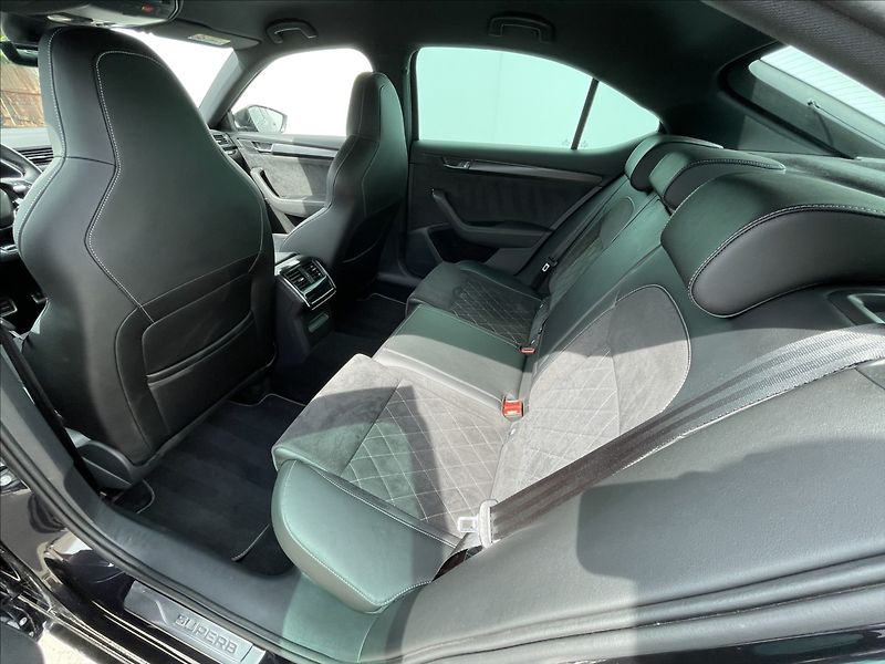 Škoda Superb 2,0 TDI 4x4 DSG SportLine TZ - fotka 11 z 22