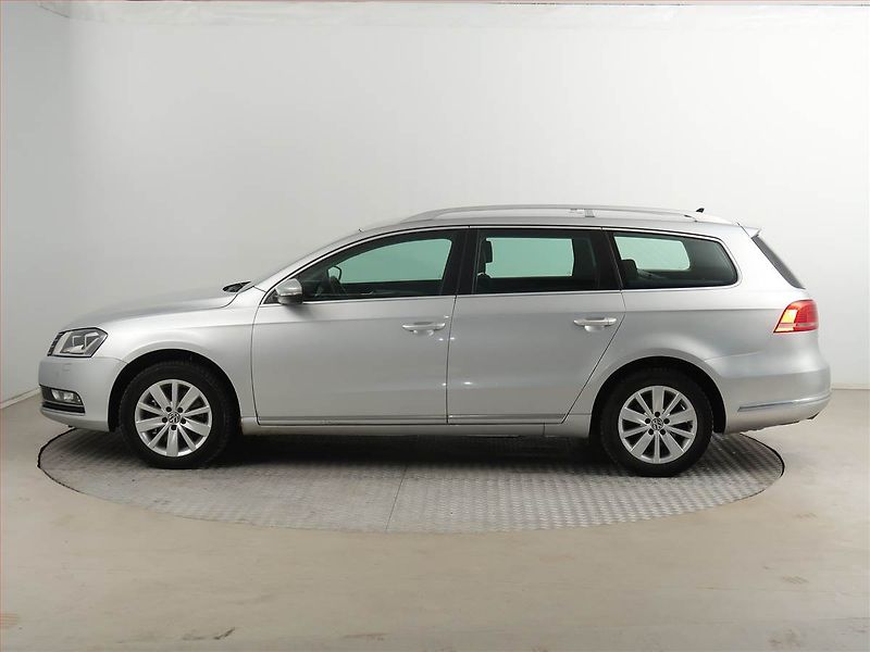 Volkswagen Passat (2011) 2.0 TDI, Automat, nová STK - fotka 3 z 20
