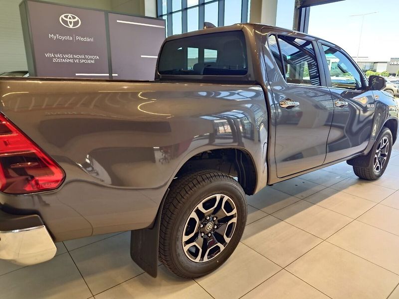 Toyota Hilux Executive MHEV - fotka 9 z 12