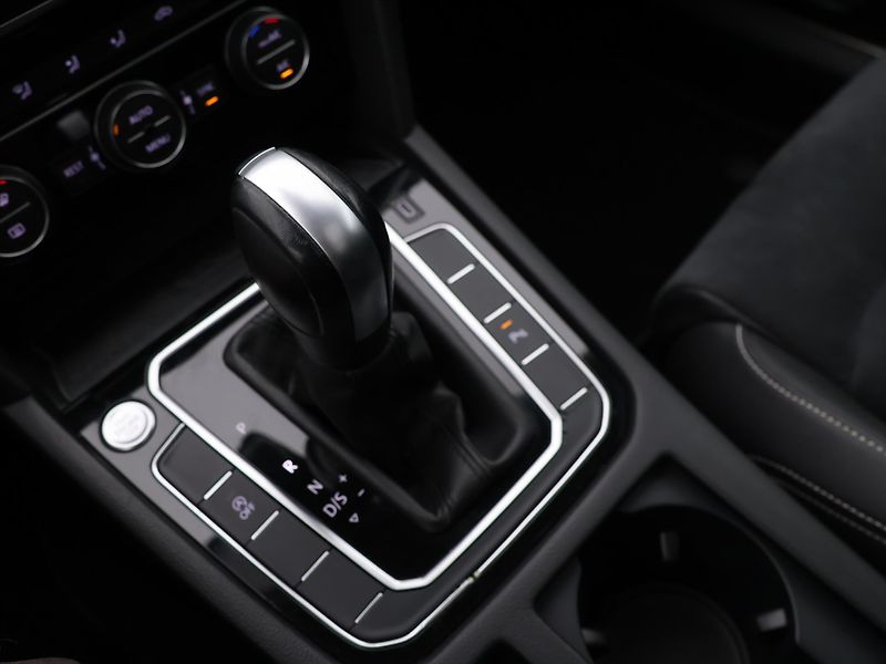 Volkswagen Passat 2,0 TDI 110kW DSG Elegance - fotka 25 z 34
